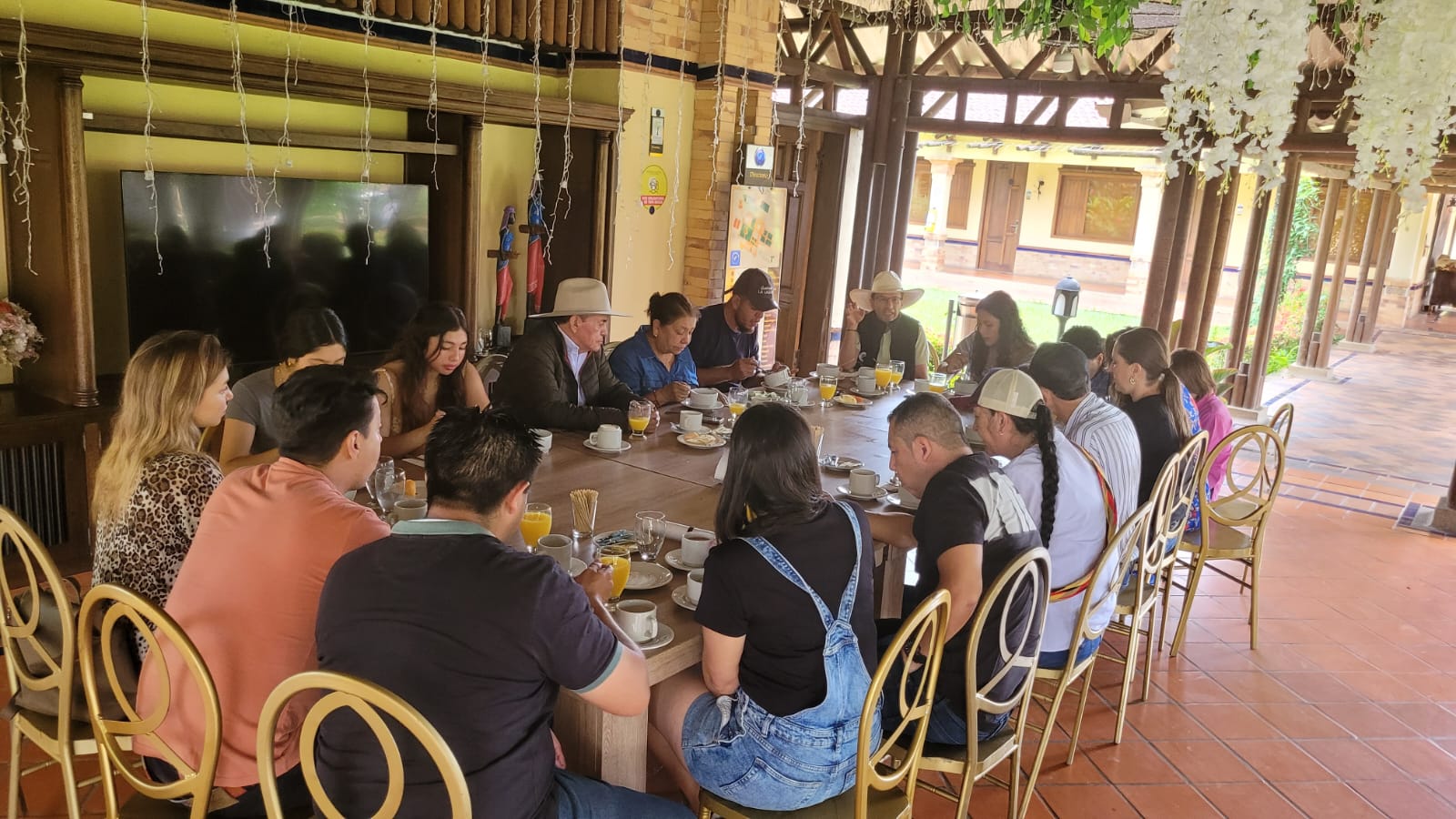 Fotos 15 años de Asocharolais, desayuno integración Hotel Campanario Villavicencio Julio 2024