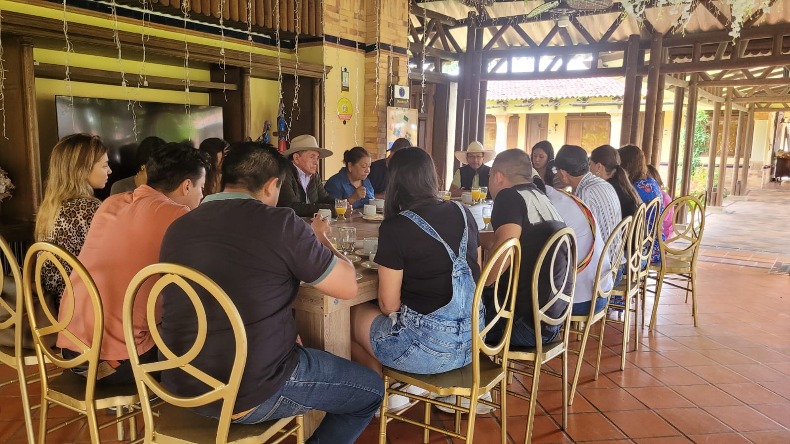 Fotos 15 años de Asocharolais, desayuno integración Hotel Campanario Villavicencio Julio 2024