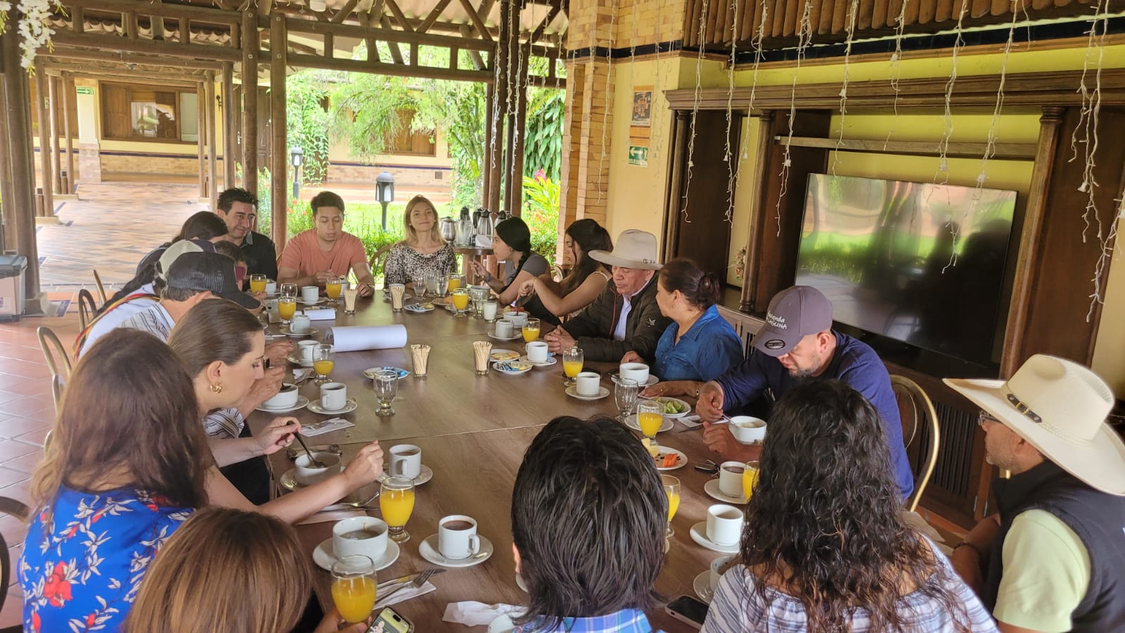 Fotos 15 años de Asocharolais, desayuno integración Hotel Campanario Villavicencio Julio 2024