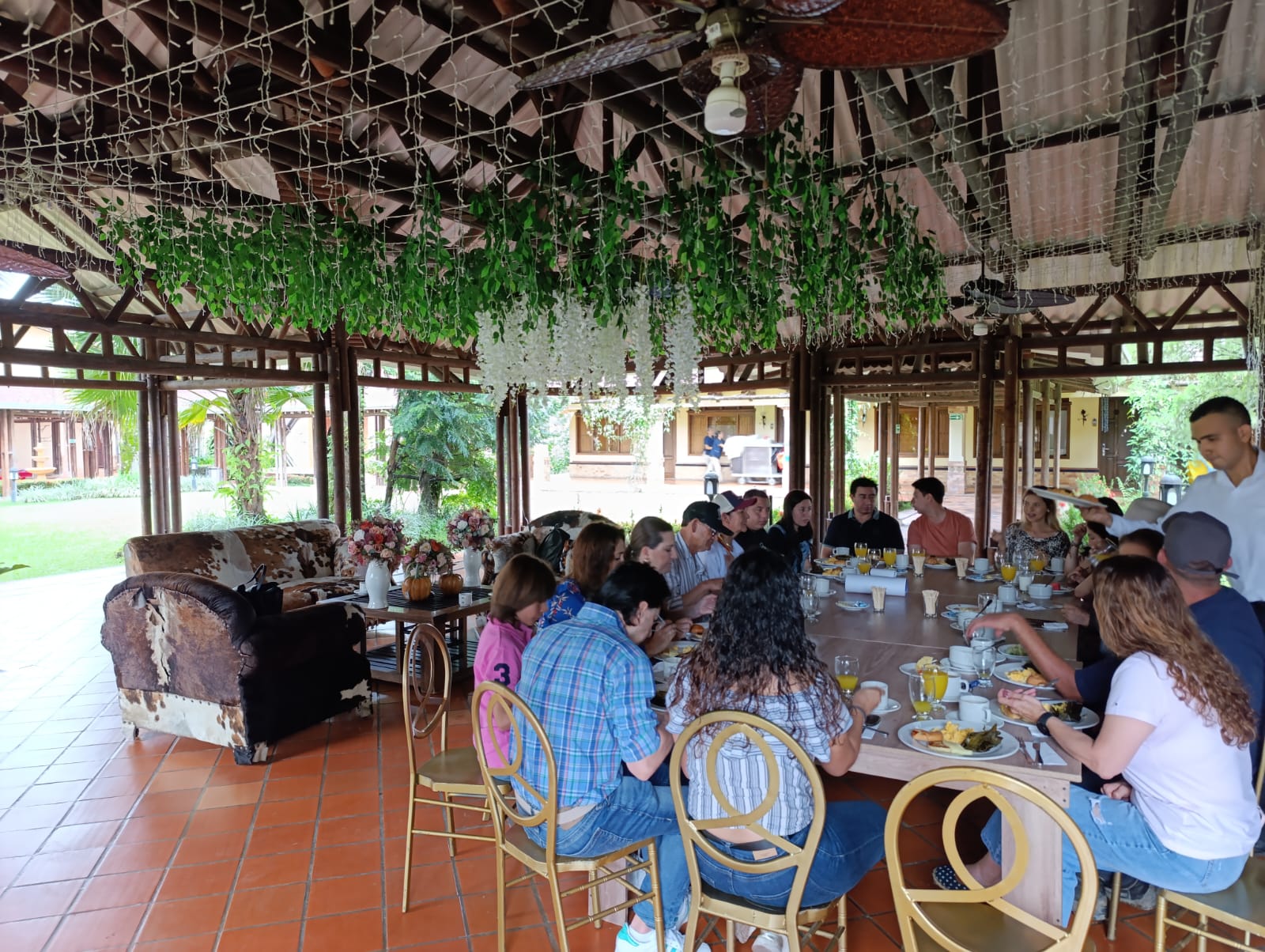 Fotos 15 años de Asocharolais, desayuno integración Hotel Campanario Villavicencio Julio 2024